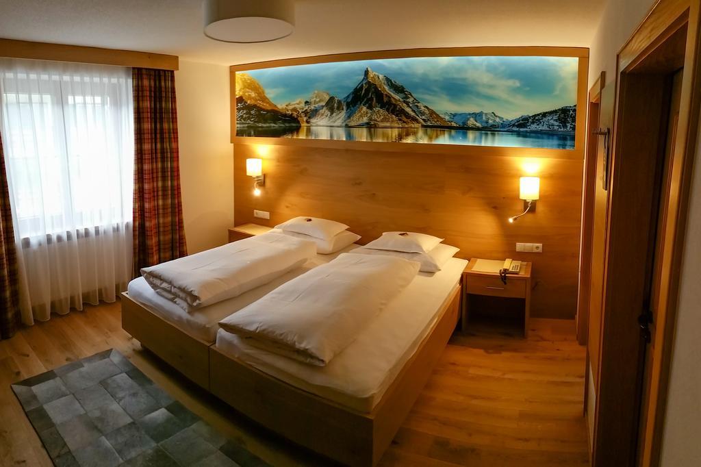 Pension Iris Hotel Lech am Arlberg Exterior photo